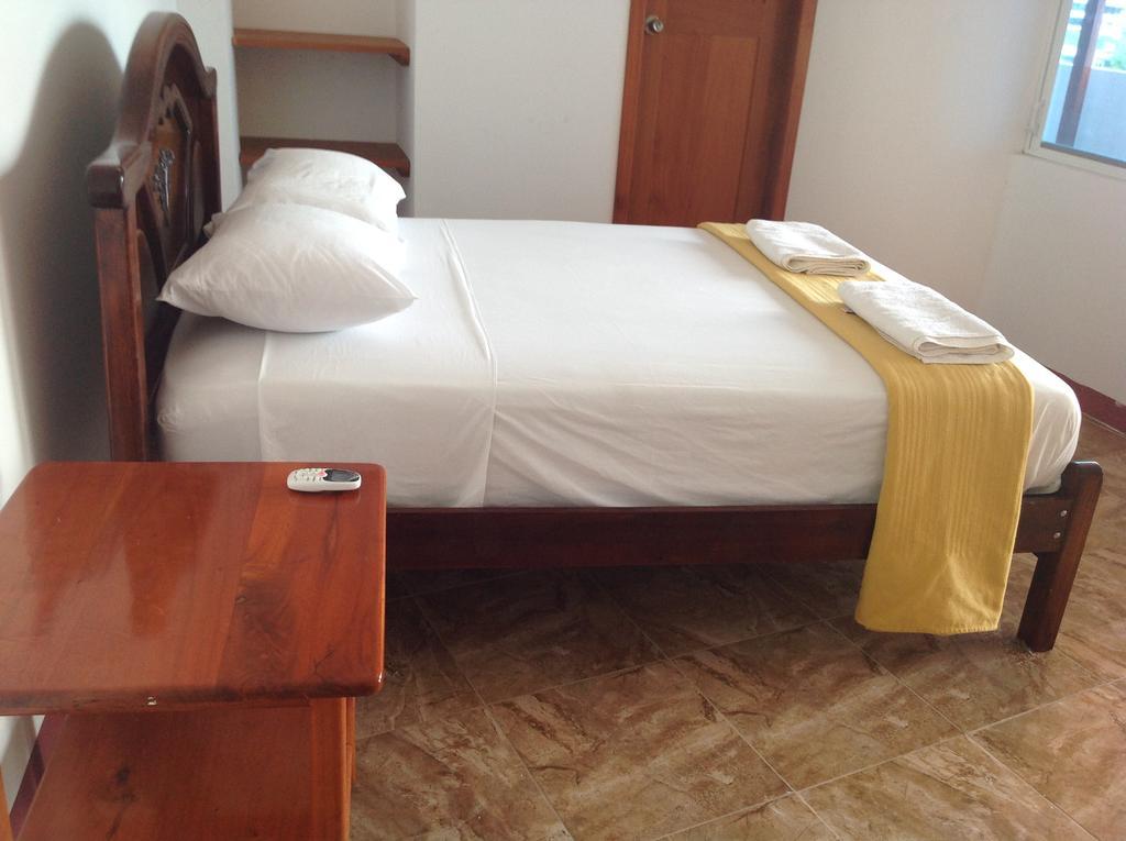 Gloria - Galapagos Inn Puerto Ayora  Ngoại thất bức ảnh