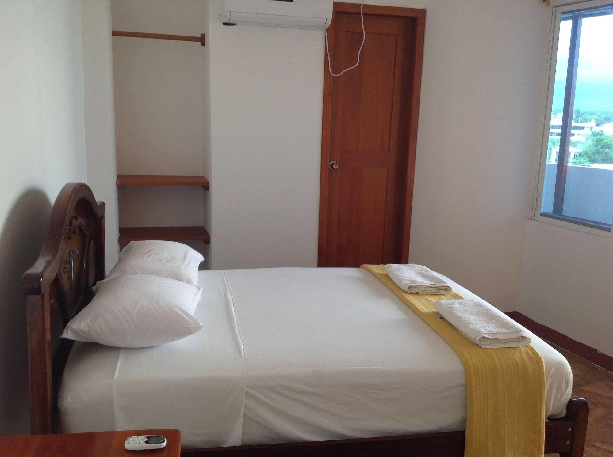 Gloria - Galapagos Inn Puerto Ayora  Ngoại thất bức ảnh