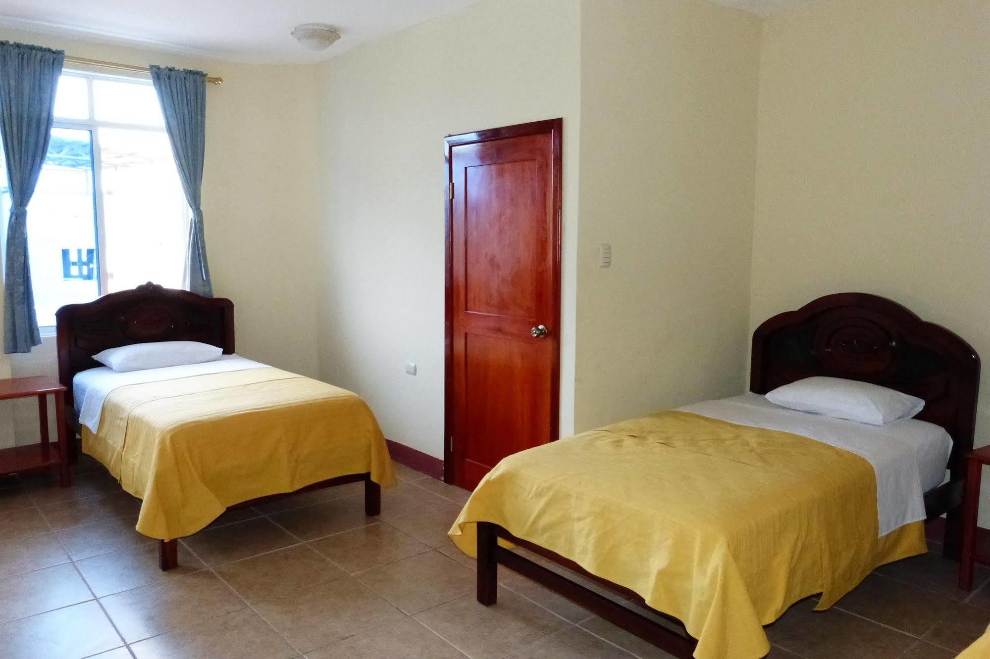Gloria - Galapagos Inn Puerto Ayora  Ngoại thất bức ảnh