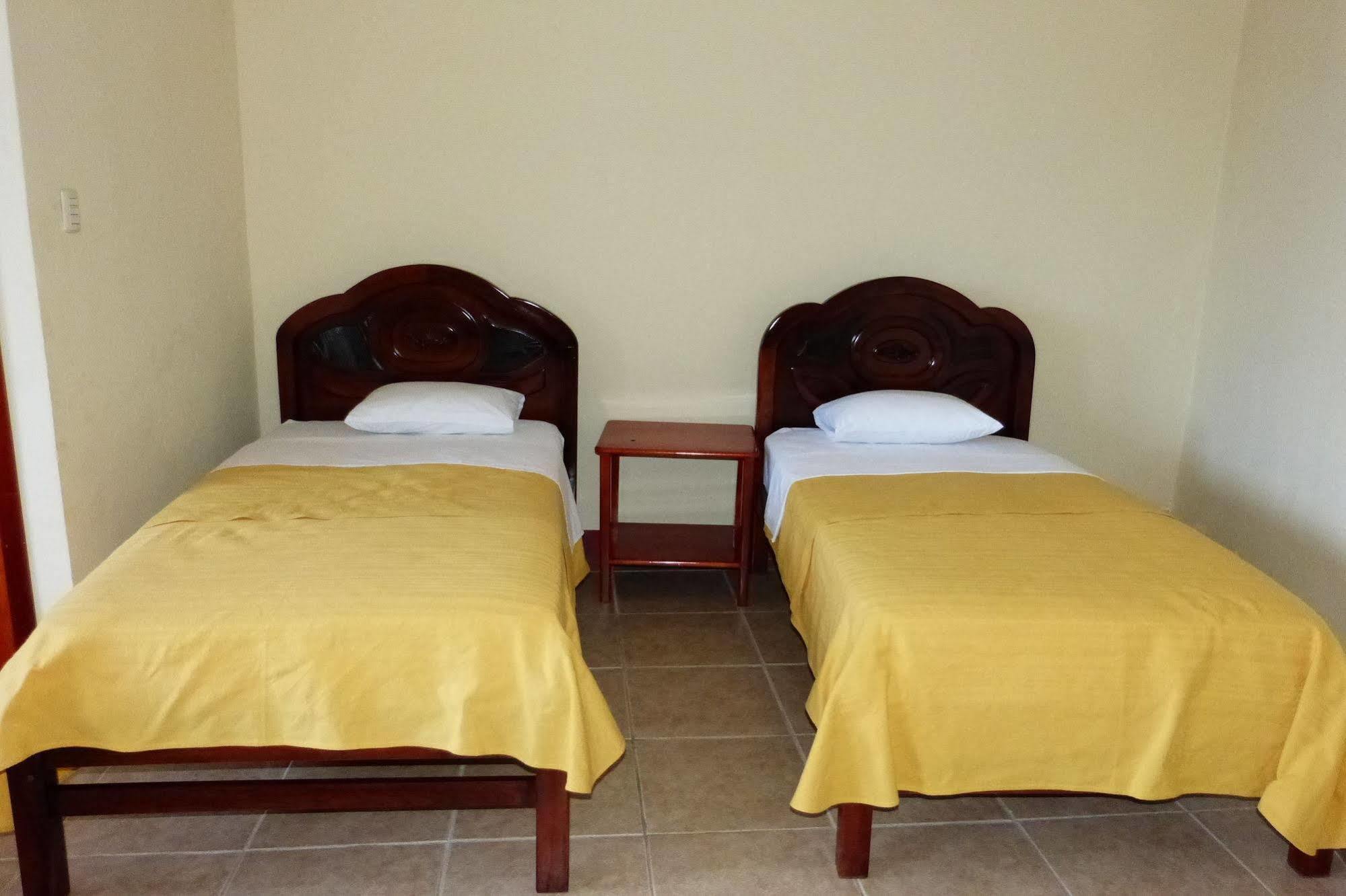 Gloria - Galapagos Inn Puerto Ayora  Ngoại thất bức ảnh