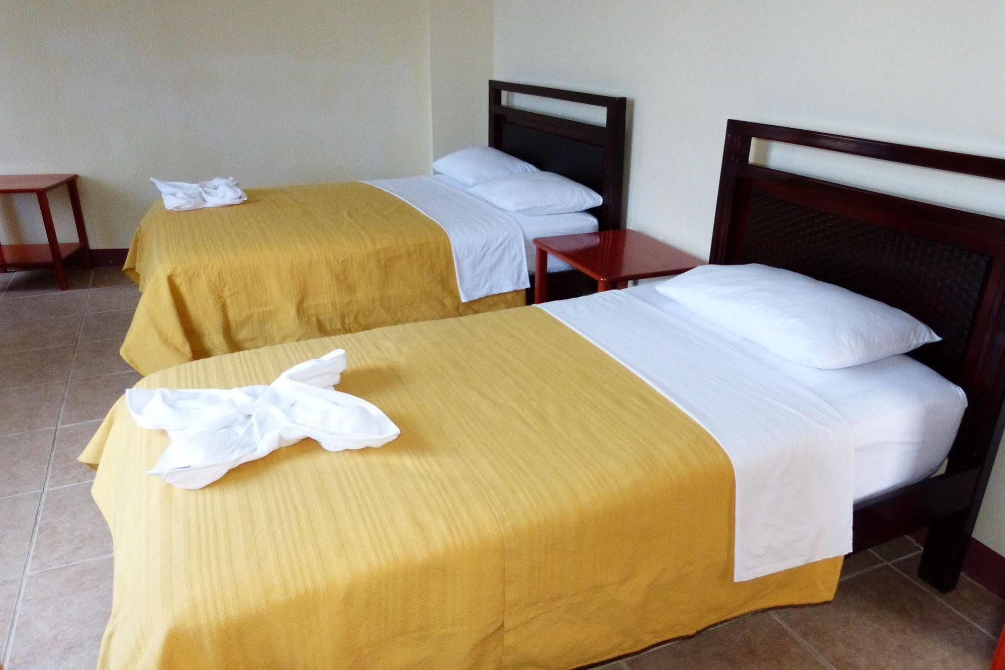 Gloria - Galapagos Inn Puerto Ayora  Ngoại thất bức ảnh