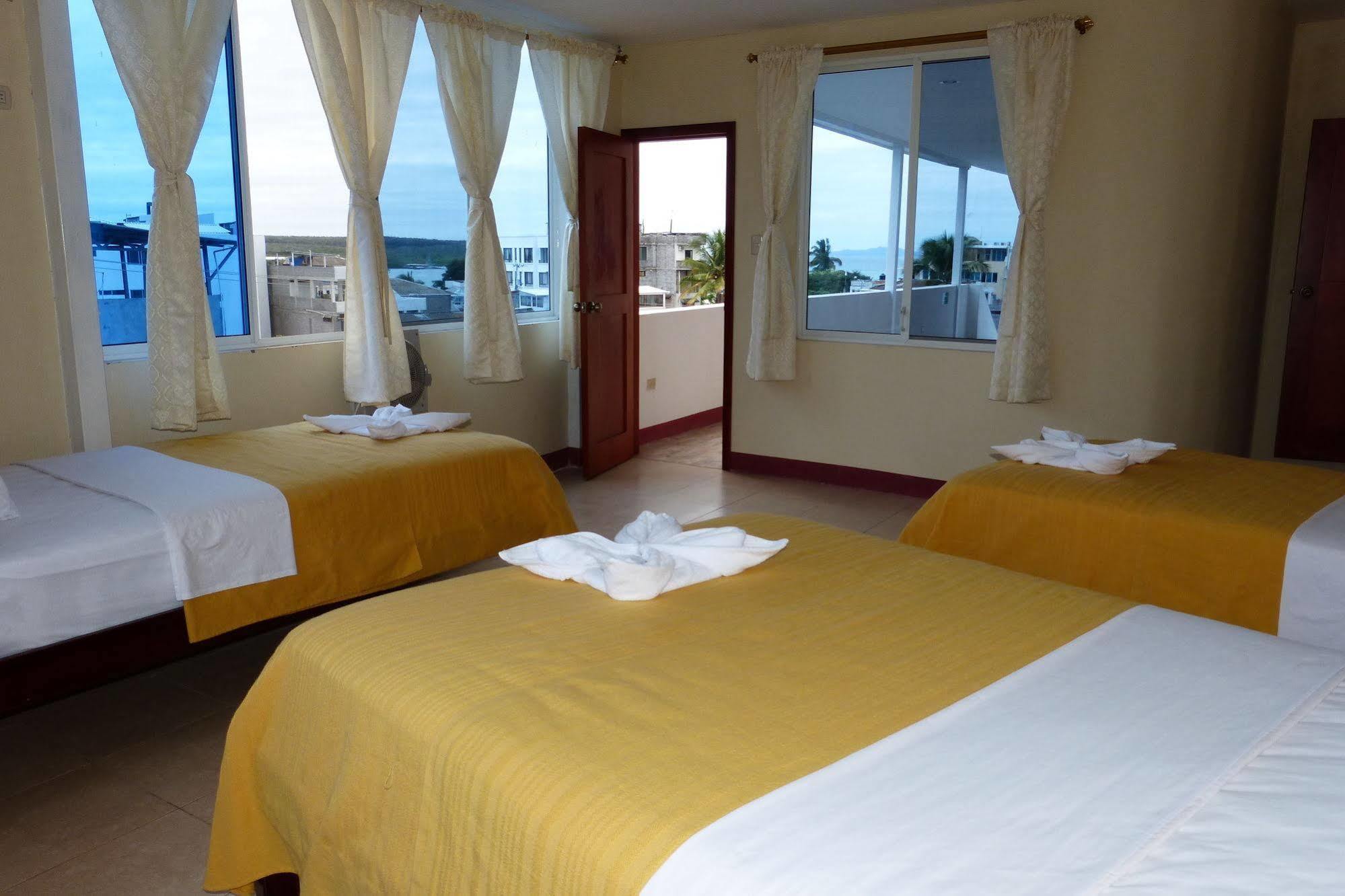 Gloria - Galapagos Inn Puerto Ayora  Ngoại thất bức ảnh