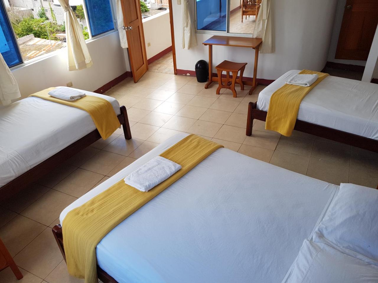 Gloria - Galapagos Inn Puerto Ayora  Ngoại thất bức ảnh
