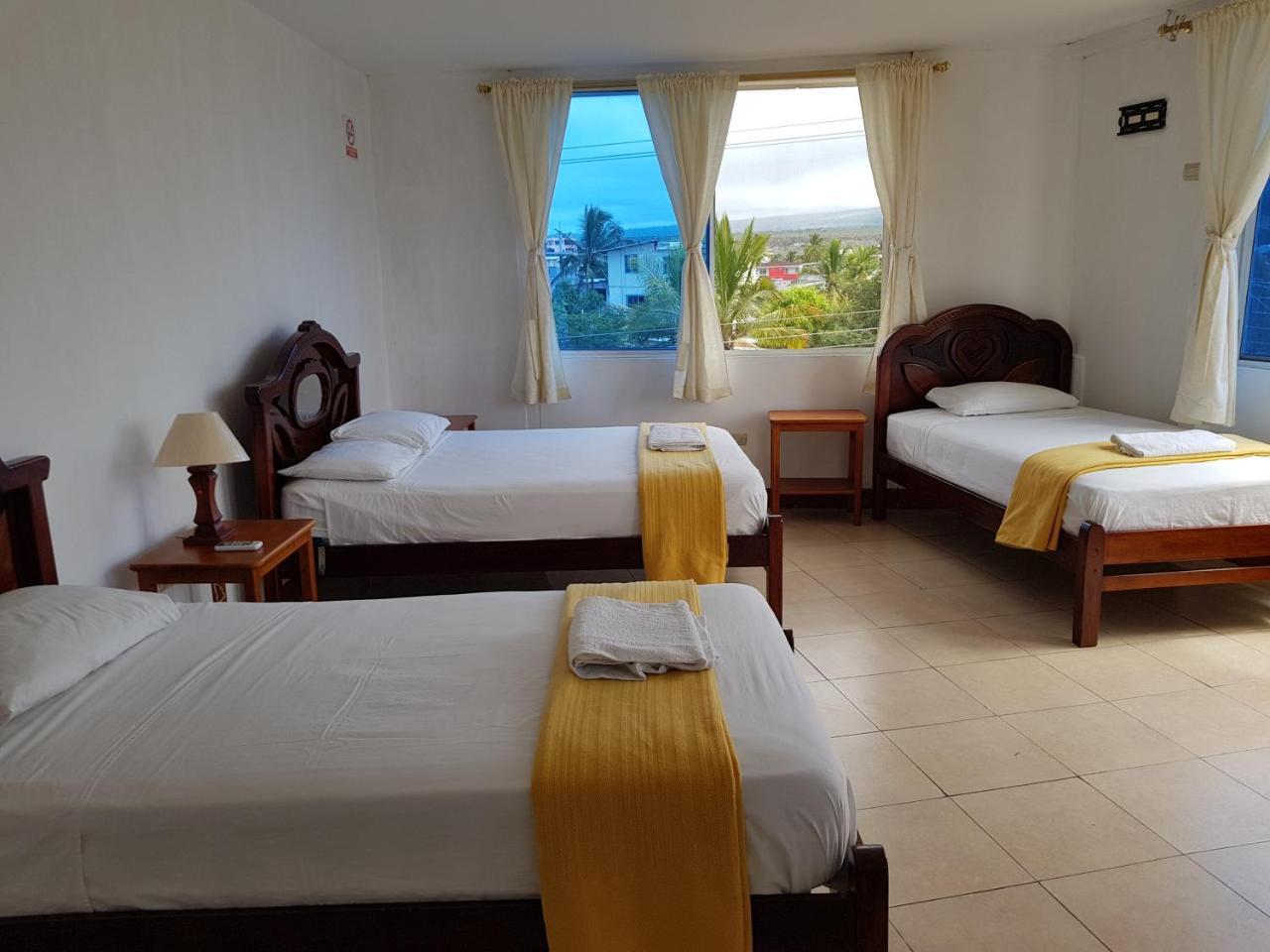 Gloria - Galapagos Inn Puerto Ayora  Ngoại thất bức ảnh