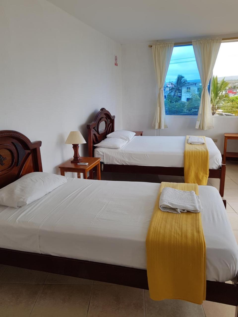 Gloria - Galapagos Inn Puerto Ayora  Ngoại thất bức ảnh