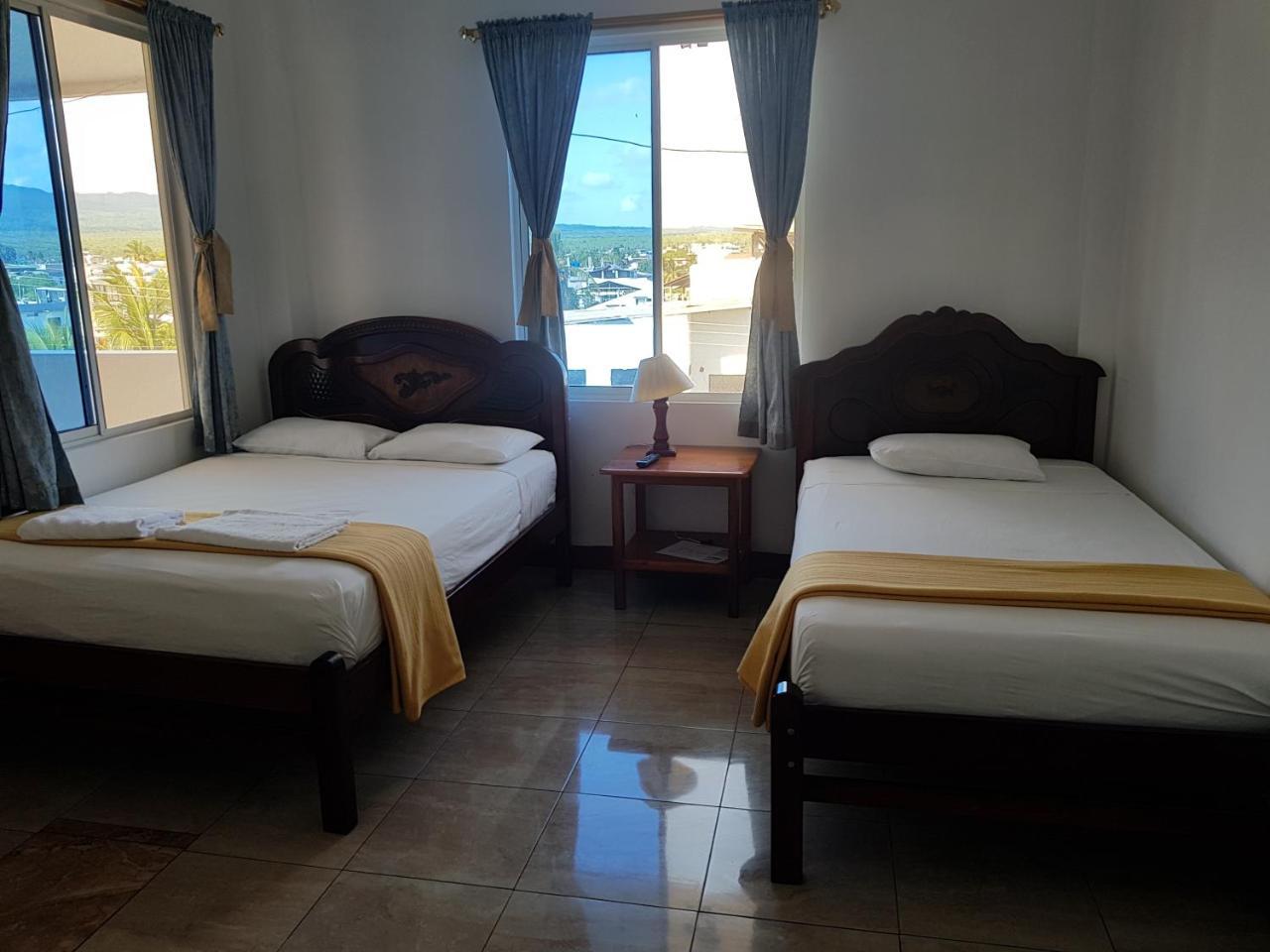 Gloria - Galapagos Inn Puerto Ayora  Ngoại thất bức ảnh