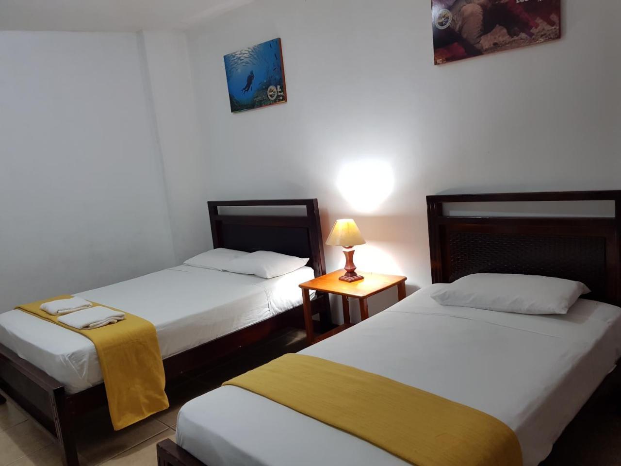 Gloria - Galapagos Inn Puerto Ayora  Ngoại thất bức ảnh