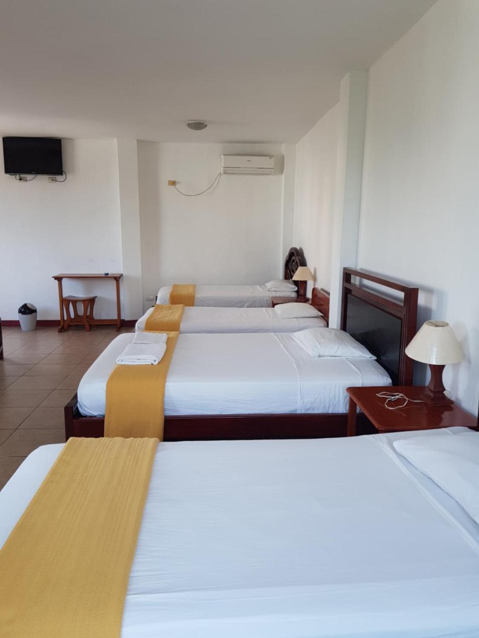 Gloria - Galapagos Inn Puerto Ayora  Ngoại thất bức ảnh
