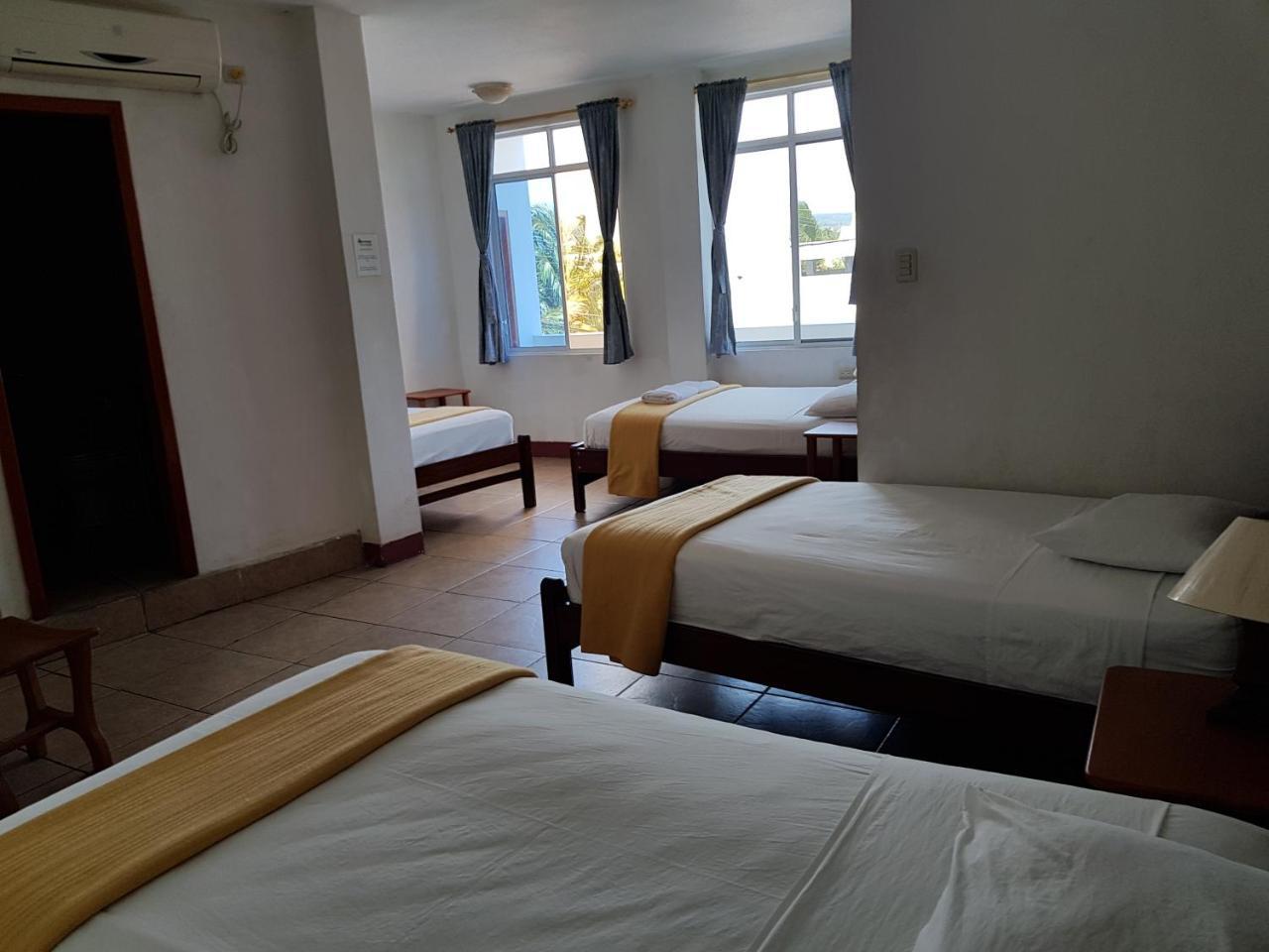 Gloria - Galapagos Inn Puerto Ayora  Ngoại thất bức ảnh