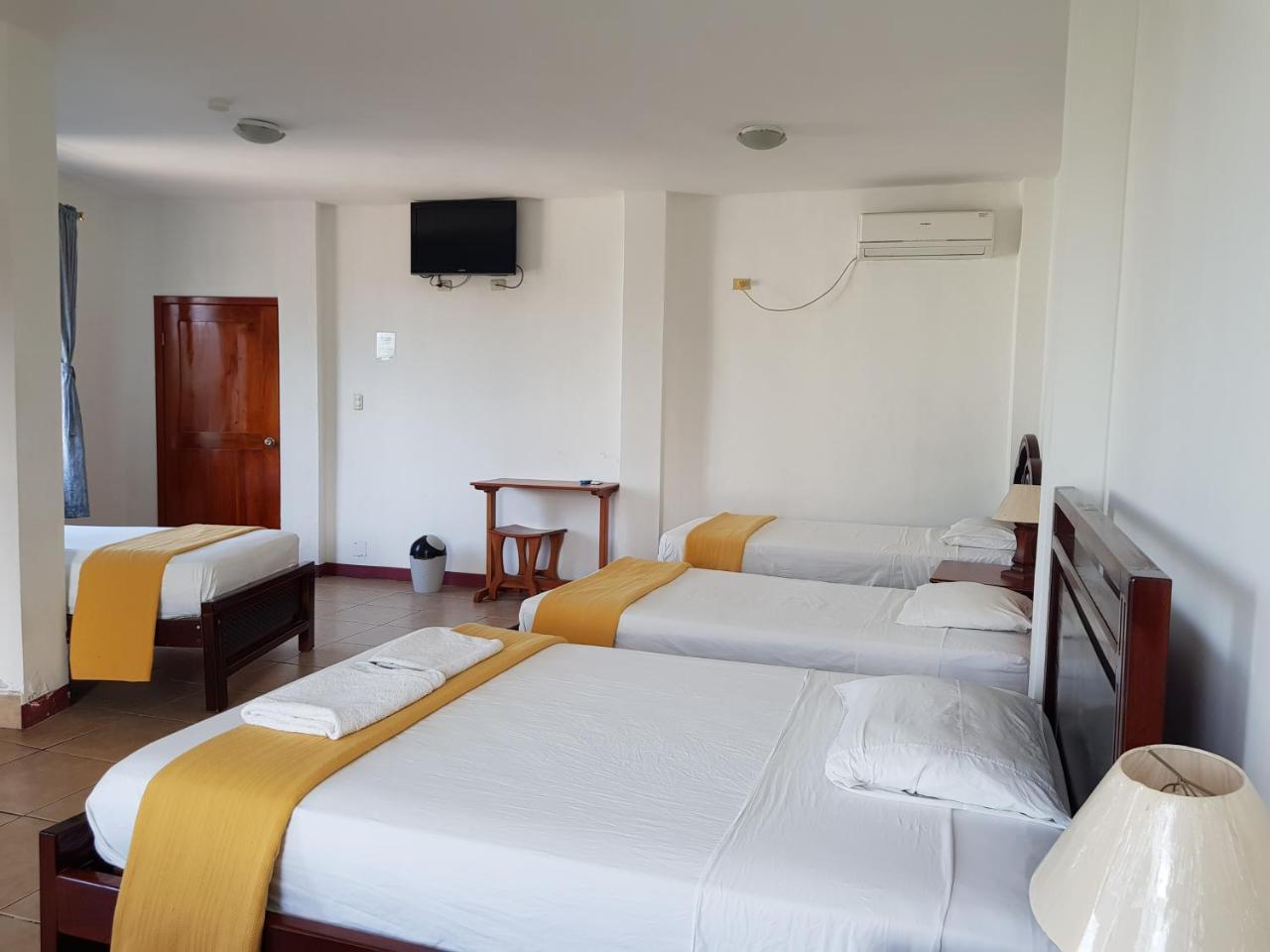 Gloria - Galapagos Inn Puerto Ayora  Ngoại thất bức ảnh