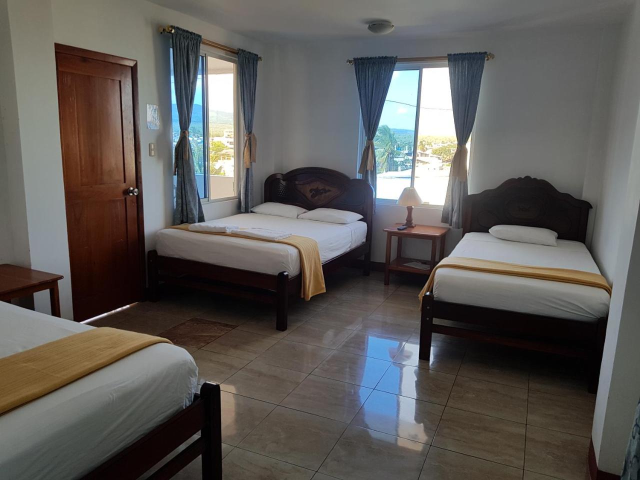 Gloria - Galapagos Inn Puerto Ayora  Ngoại thất bức ảnh